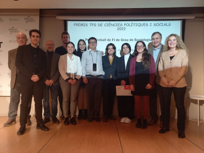 ENTREGA DELS PREMIS MIQUEL CAMINAL I ANNA ALABART ALS MILLORS TFG EN CIÈNCIA POLÍTICA I EN SOCIOLOGIA, UNS PREMIS QUE ENFORTEIXEN LA PROFESSIÓ